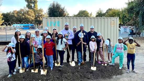 Assemblymember Arambula joined Live Again Fresno representatives for their milestone event.