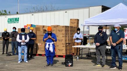Assemblymember Arambula joined with the Sikh community for its free food distribution event in Selma on April 19, 2020.