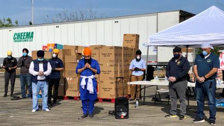 Assemblymember Arambula joined with the Sikh community for its free food distribution event in Selma on April 19, 2020.