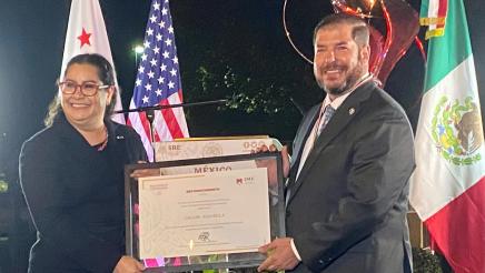 Adriana González Carrillo, General Consul for the Consulate of Mexico in Fresno, presents Assemblymember Dr. Joaquin Arambula with the Ohtli Award on November 12, 2021 at a ceremony held in Fresno.