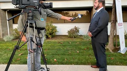 A member of the Fresno media interviews Assemblymember Arambula about the Government of Mexico honoring him with the Ohtli Award.